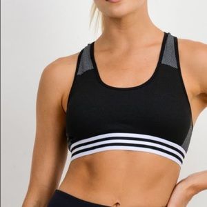 NWT🍁 Seamless Hybrid Cutout Racerback Sports Bra